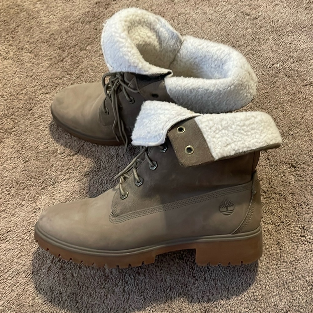 Women’s timberlands.